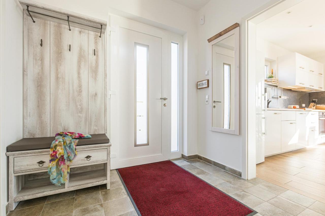 5 Sterne Ferienhaus direkt am See mit Sauna-Kamin-Garten Krakow am See Exterior foto